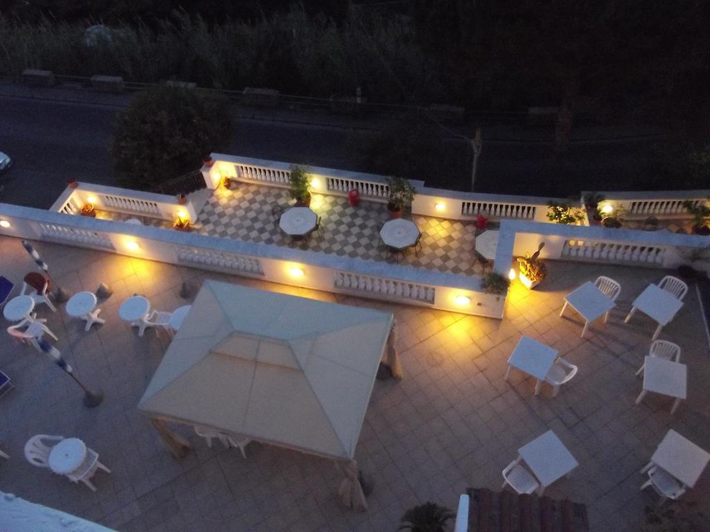 Hotel La Ginestra Forio  Екстер'єр фото