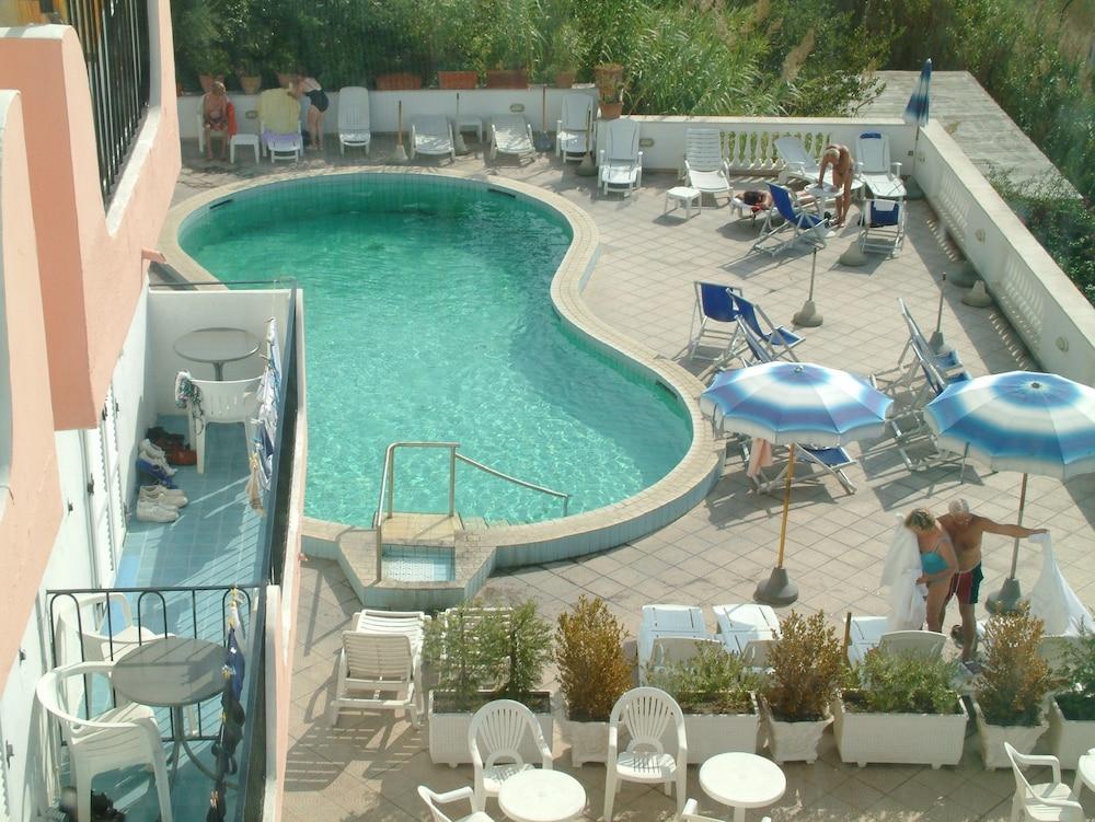 Hotel La Ginestra Forio  Екстер'єр фото